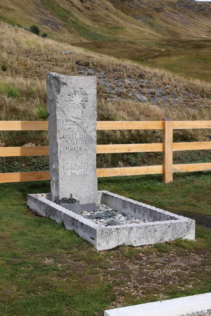 Shackletons-Grave-Grytviken-South-Georgia-Bailey-Robertson
