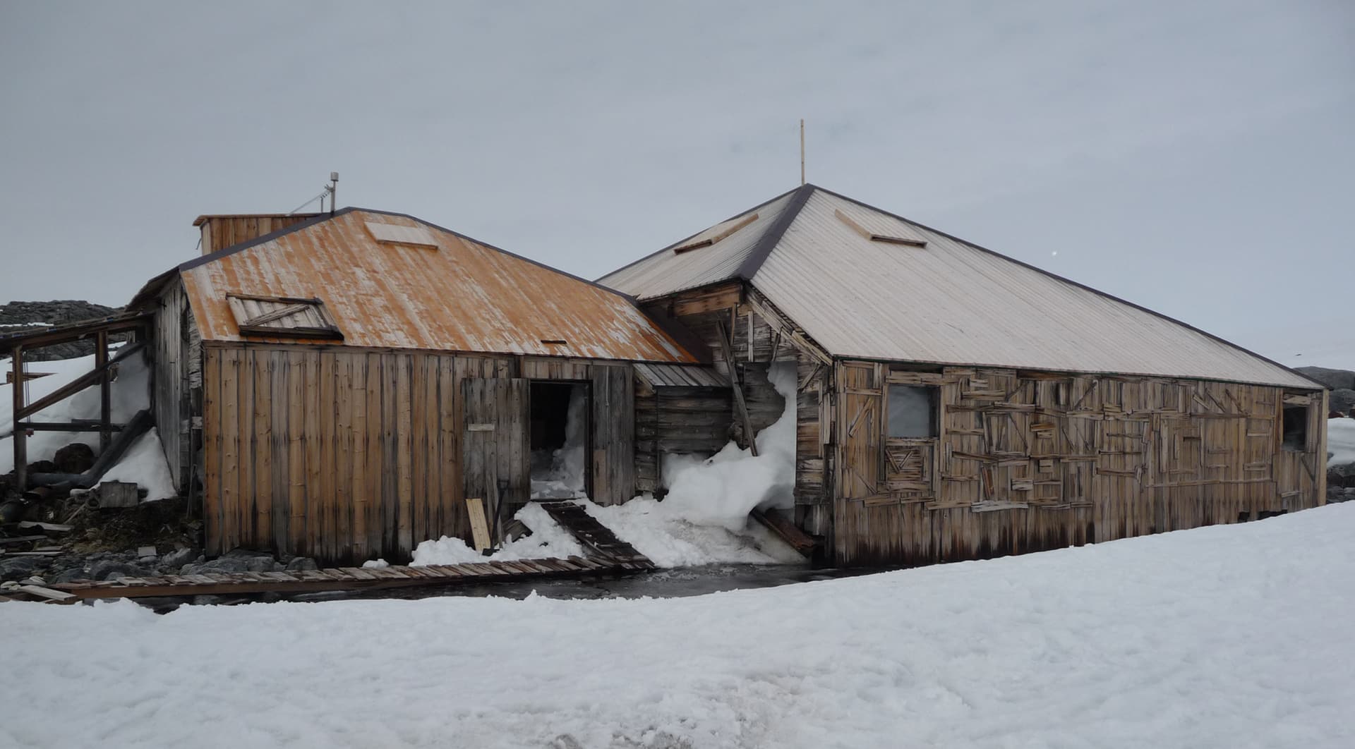 mawson-hut-wikimedia-commons.jpg